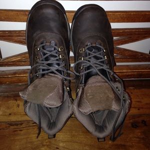 Almost never worn men's waterproof winter boots.